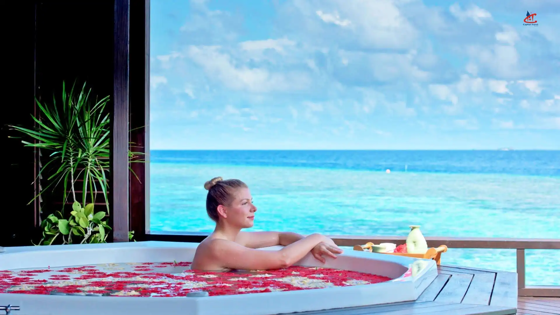 Relax in a Lagoon-View Jacuzzi