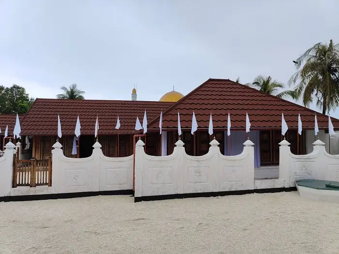 Visit Utheemu Palace