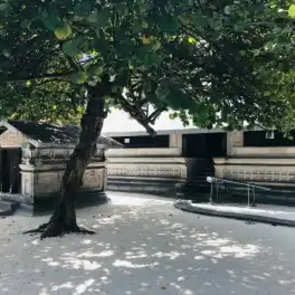 male maldives old mosque