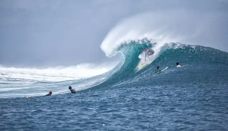 Maldives Surfing